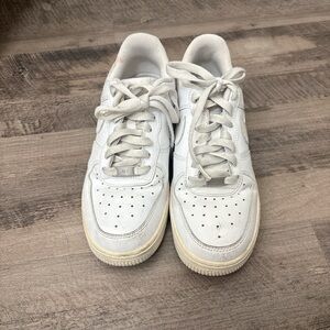 White Nike Air Force 1 trainers